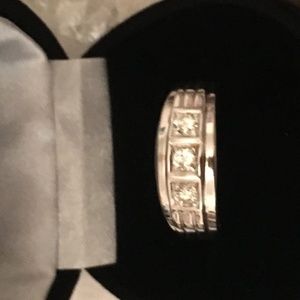14 kt  white gold men's three stone ring
